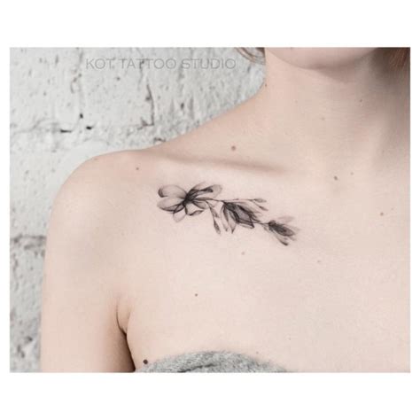 tatuajes sexis para mujer en el pecho|Tatuajes pequeños en el pecho para mujer: + 40 diseños。